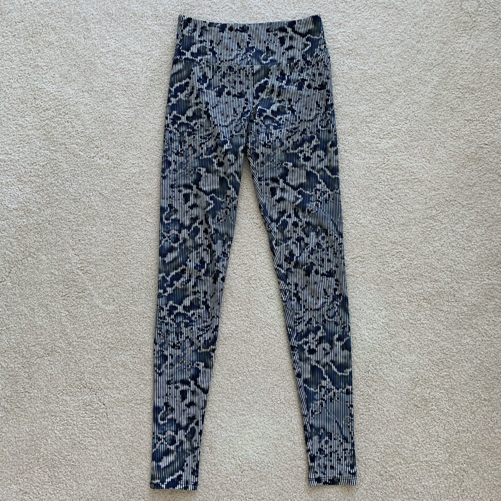 Onzie Reptile Print Legging XS